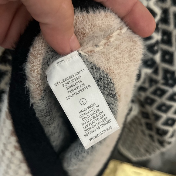 Cyrus diamond pattern soft sweater size L - Picture 5 of 8